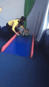爆笑的动图GIF：来这家理发店的，怕都是总监级别的吧！