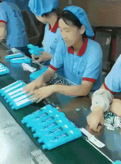 很是搞笑的GIF动态图片：这个家伙一定是个卖豆腐的！