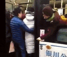 爆笑GIF有趣图片：拍张结婚照那叫一个真不容易