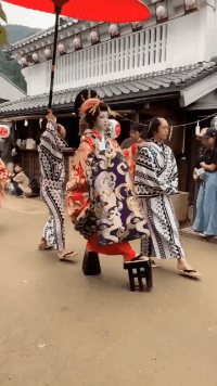 搞笑的GIF趣图：看这笑容，妹子一定很满足吧！