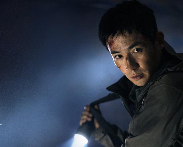 上映2天拿下市场票房第一？朱一龙新片确实让国产片提了口“气”