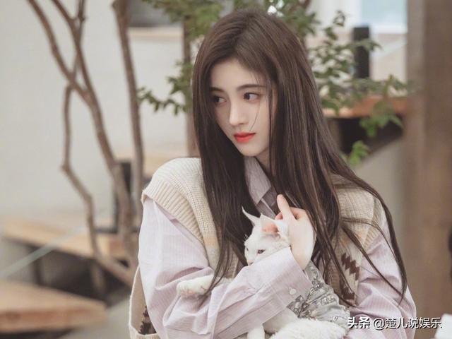 鞠婧祎鞠躬90度的照片(鞠婧祎领奖90度鞠躬合集)-星座梦城