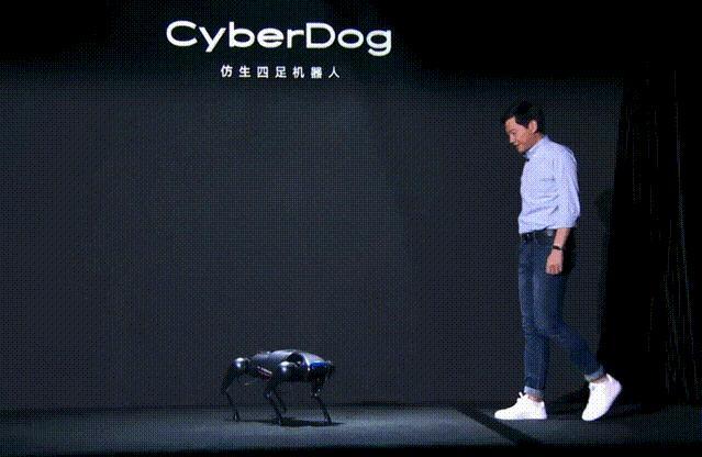 小米铁蛋迎对手，一只机器狗卖到30万，既能当警犬还能搞科研
