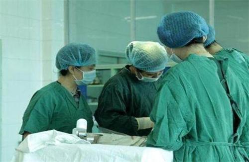 宜宾一孕妇手术后致双胞胎流产，家属向医院索赔150万，法院判了