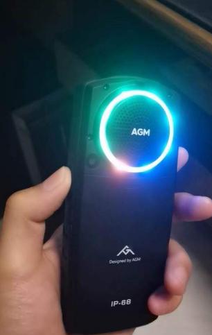 想给老妈买老年机，对比了好多，还是入手了AMG，有缺点但很满意