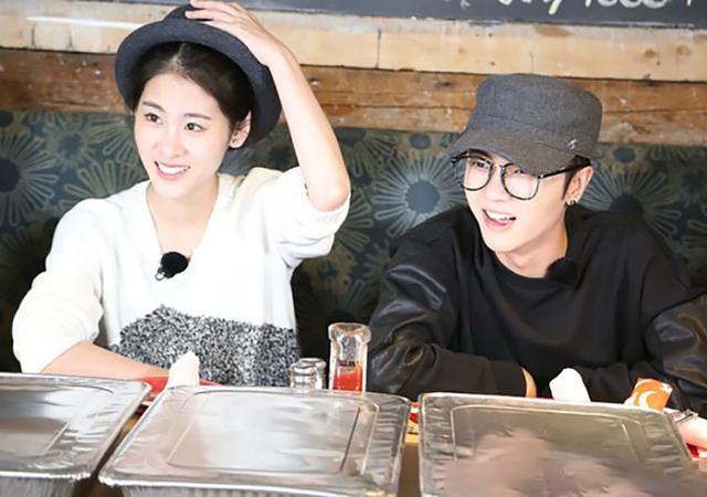 更有网友指出,华晨宇和邓紫棋早在2015年就出现了恋爱矛头