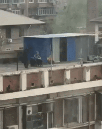 爆笑的动态图图片：大爷，你是想换大娘了吗？