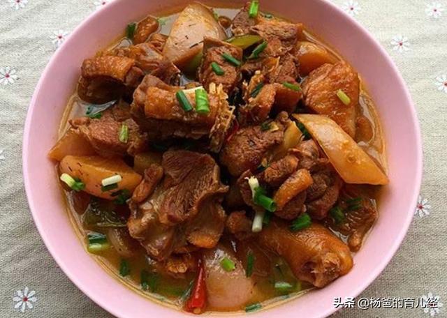 孩子爱吃的萝卜鸭肉煲，肉嫩鲜香，营养美味，吃了一次还想吃