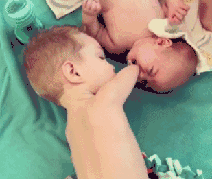 B超婴儿无四肢，18岁妈妈拒绝堕胎，冒险生子，把孩子养成男子汉