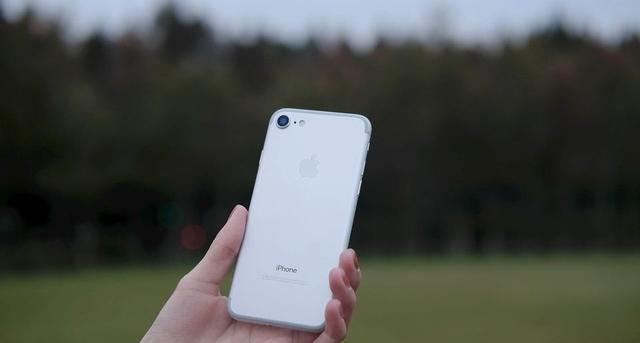 最不起眼的苹果旗舰：iPhone7迟到的评测