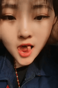 美女的邪恶动图图片：看着这么灵活的舌头