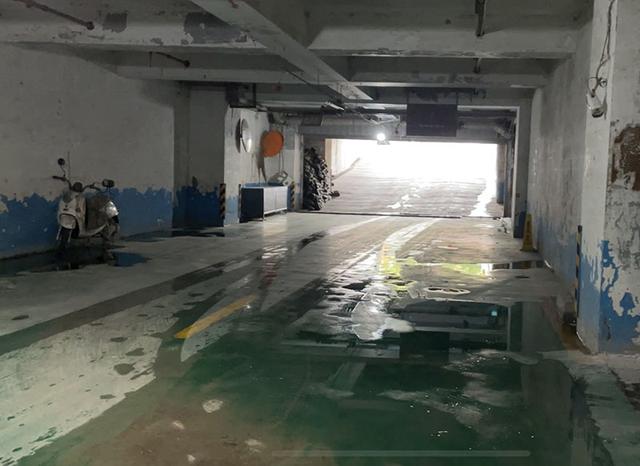生死72小时！男子复述郑州“720”暴雨被困地库遭洪水没顶，靠污水果腹逃出生天
