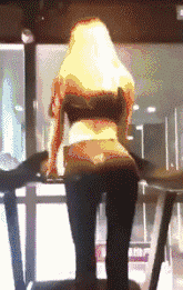 内涵动态图GIF：美女，你这吊带什么作用？