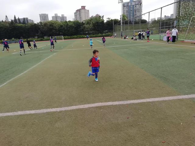 日本娃，在俺们的土地上锻炼身体