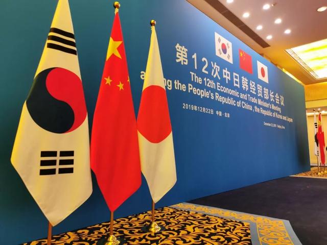 新加坡國父李光耀爲何在1996年預言日本將走向平庸