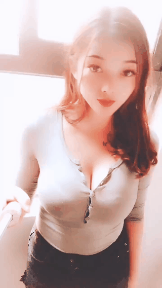 身材好的美女GIF：这大长腿，一线天啊！
