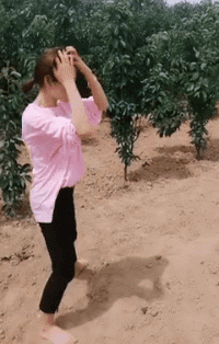 搞笑的GIF动图：妹子不用再练了，你的姿势很标准了