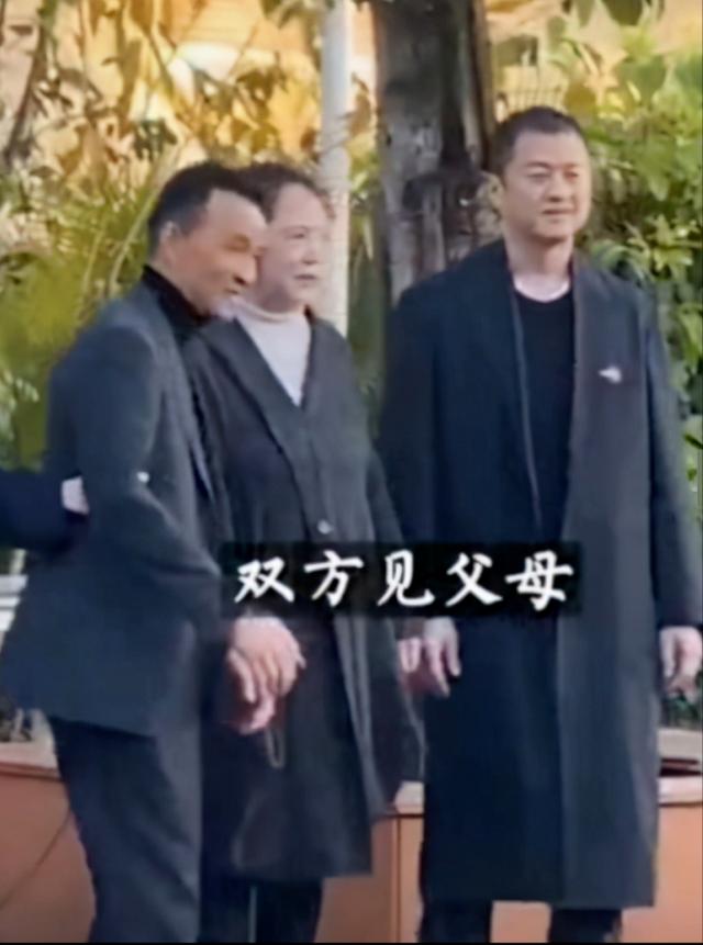 50岁李亚鹏又要当爹？陪90后选美冠军做产检，李嫣以后怎么办？