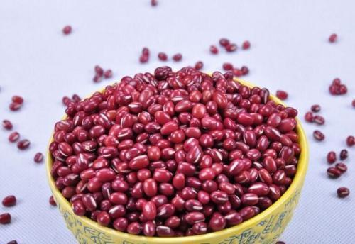 人到中年不得已，多吃些应季食物，疏通血管，养心安神，提高睡眠