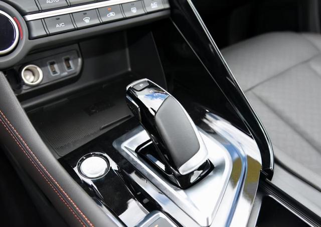 全新SUV，5G技术+190马力+四轮独悬，中配12万，带你看AX7马赫版