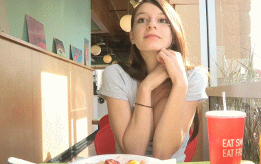 最诱惑的美女GIF图片：光看身材就觉得这姑娘长相肯定不差