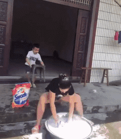 搞笑GIF动态图片：给我一个支点，我能撬动媳妇！