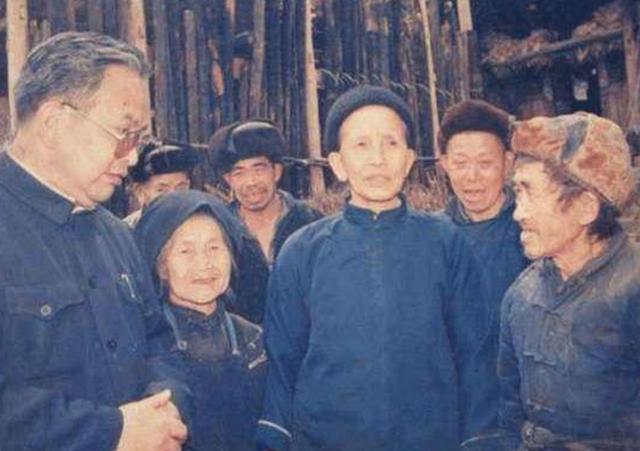 1953年，贵州美女匪首被捕，上报中央询问意见，毛主席：放了她吧