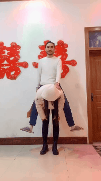 爆笑动图GIF：一个人干，全家人看