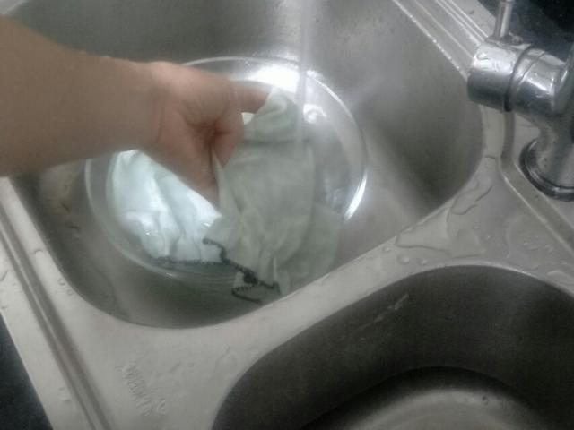 衣服染上机油用什么能洗得掉(机油沾在衣服上怎么洗得掉)
