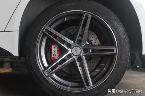 汽车在右转弯时候哪个轮胎不转(汽车在右转时哪条轮胎不转)