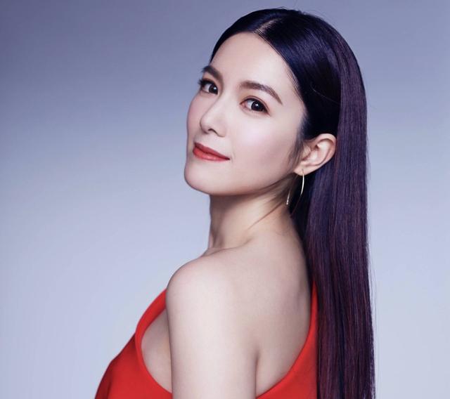 结婚成为现实？在TVB之前，花旦苟芸慧，一个高价值的女人，发出了自我鼓励，怀疑婚姻没有转折点。
(图5)