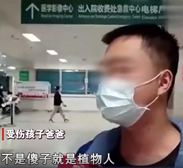 爸爸逗娃因为这小动作将儿子摔进ICU，警惕这五种逗娃的危险动作