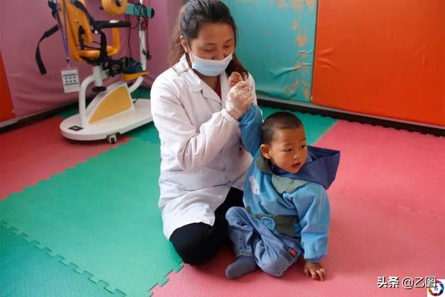 妻子身怀9斤巨婴，丈夫坚持让其顺产，孩子出生后追悔莫及