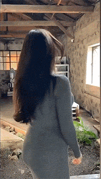 美女的邪恶动图图片：回眸一笑百媚生