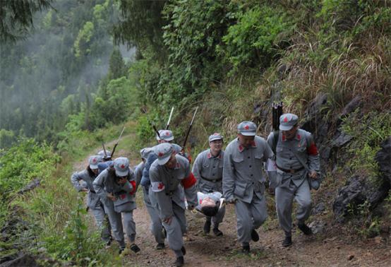 率领一个师保护两个兵团突围 都以为他回不来了 结果三年后归队 全网搜