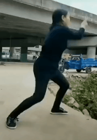 爆笑的动态GIF图片：年轻，就是腰好！