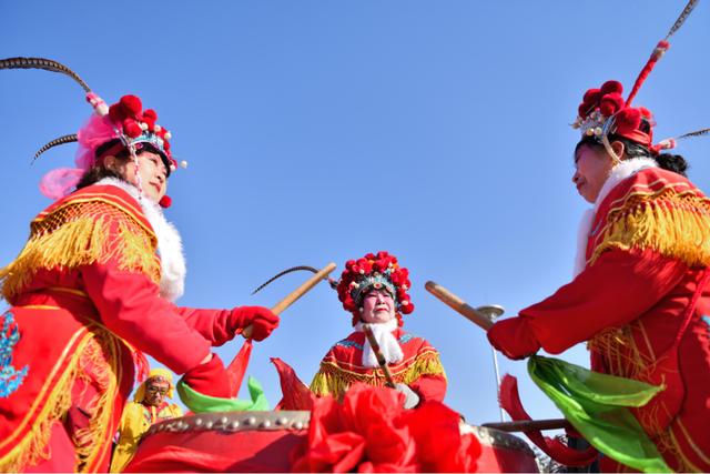 东北秧歌绕花组合视频乐亭地秧歌的传统表演方式