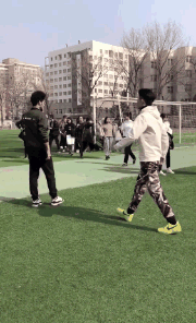爆笑的动图GIF:在酸臭的恋爱环境中,作为单身贵族的我独自沉沦/