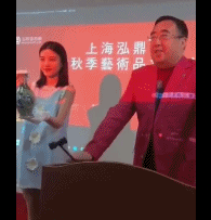 爆笑的GIF动图：女士们先生们，请你跟我一起来