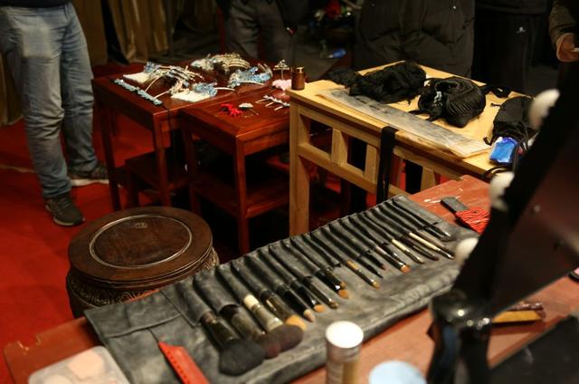 昆剧旦角化妆摄影图片