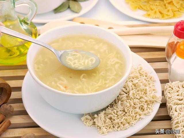 给老年朋友的提醒：4大类药物容易引起食道炎，谨慎预防很重要