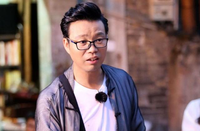 的往往都是一些长相并不出众,甚至有点丑的老男人,王迅就是其中一个