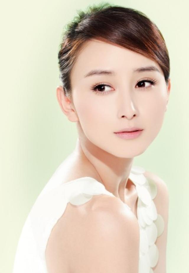 胡静曾黎班花之争(班花曾黎与校花胡静同框)-天晟网