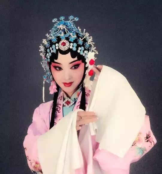 戏曲旦角化妆有区别