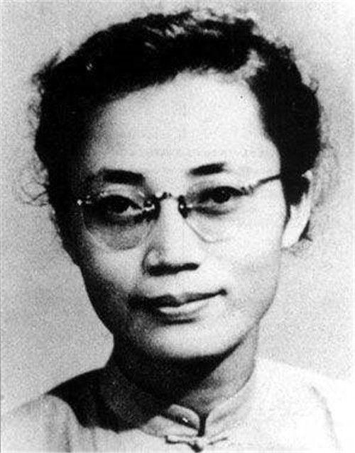 1982年,萧明华的骨灰被台湾老人带来北京,4天后葬入八宝山