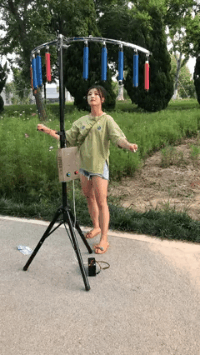 搞笑的GIF动图：隔着屏幕我都能感受到姑娘你的吃力