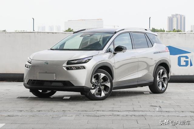 续航能力702KM，轴长2米83家用快充SUV，就是好养，实拍埃安AION  V