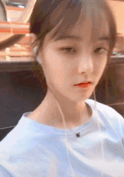 美女内涵GIF动态图片：妹子，为何你的舌头这么优秀？