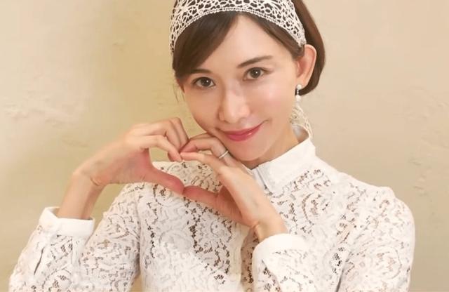 46岁林志玲婚后罕见露面，身材暴瘦脸部变形，女神终于老了