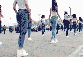 你懂的美女动态图GIF：有种你保持这个姿势别动！